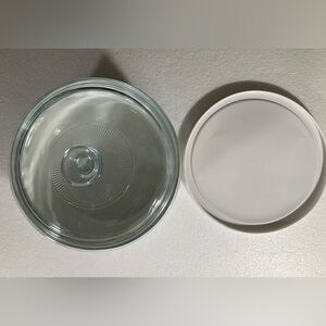 CorningWare Round Dish with glass and plastic cover